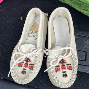 Vintage toddler shoes beaded moccasins Quoddy